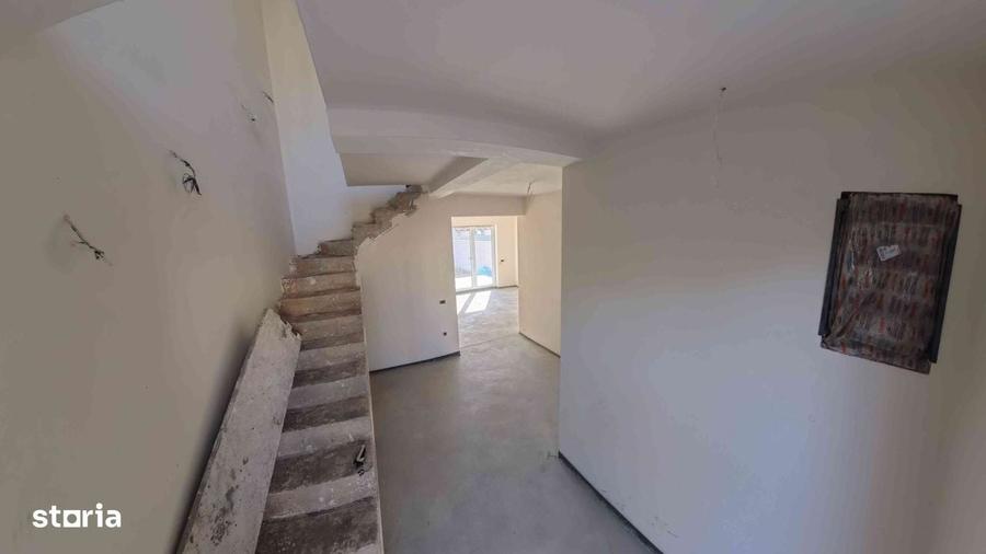 Casă cu 4 camere în Oncea