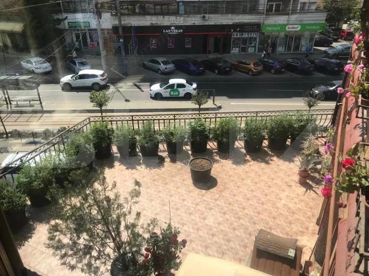 Apartament cu 3 camere decomandat, mobilat în Titulescu