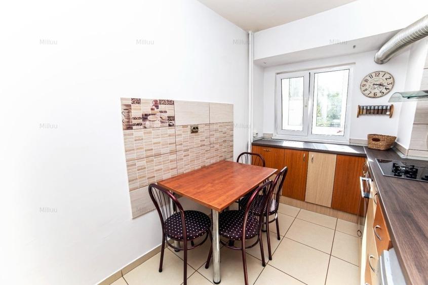 Apartament cu 3 camere decomandat în Berceni