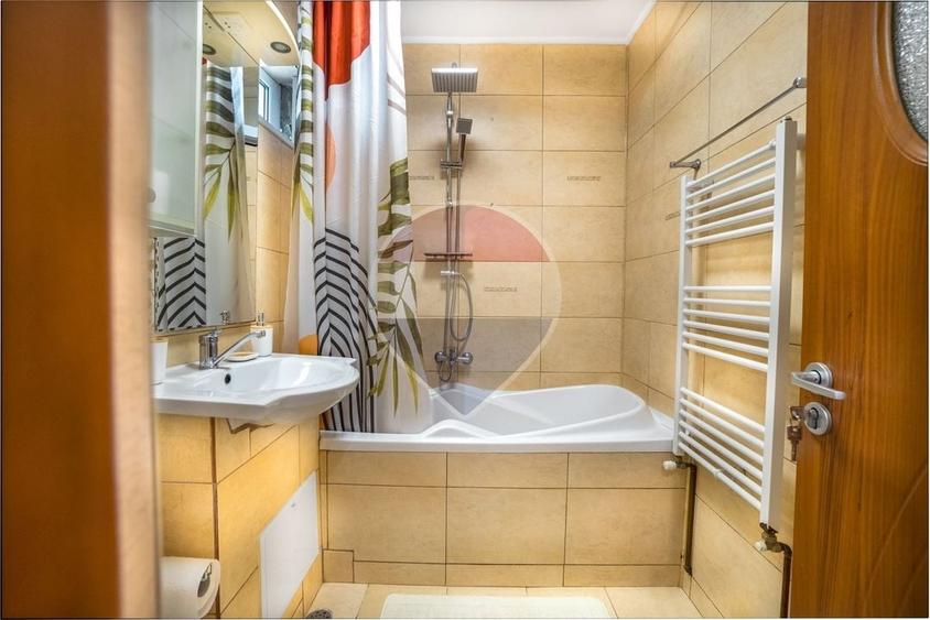Apartament cu 3 camere decomandat, mobilat în Vlahuță