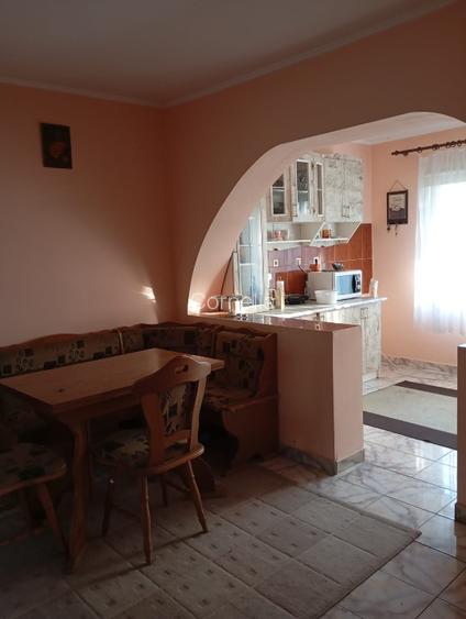 Casă individuală cu 5 camere cu Teren 2000 Mp în Central