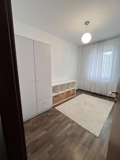 Apartament cu 3 camere decomandat în Nufărul