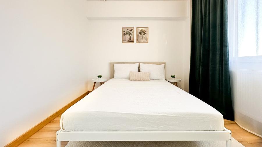 Apartament cu 4 camere decomandat, mobilat în Berceni
