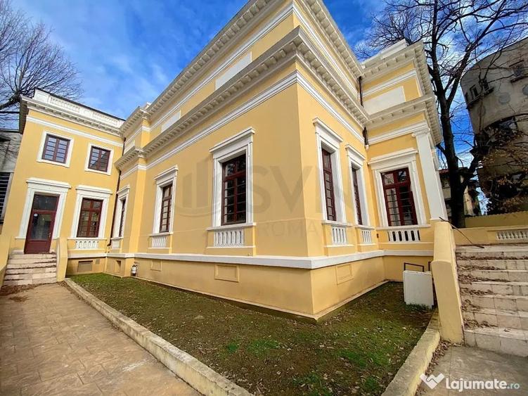 Casă cu 7 camere cu Canalizare în Romană