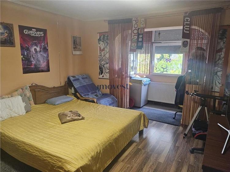 Apartament cu 4 camere decomandat în Micro 16