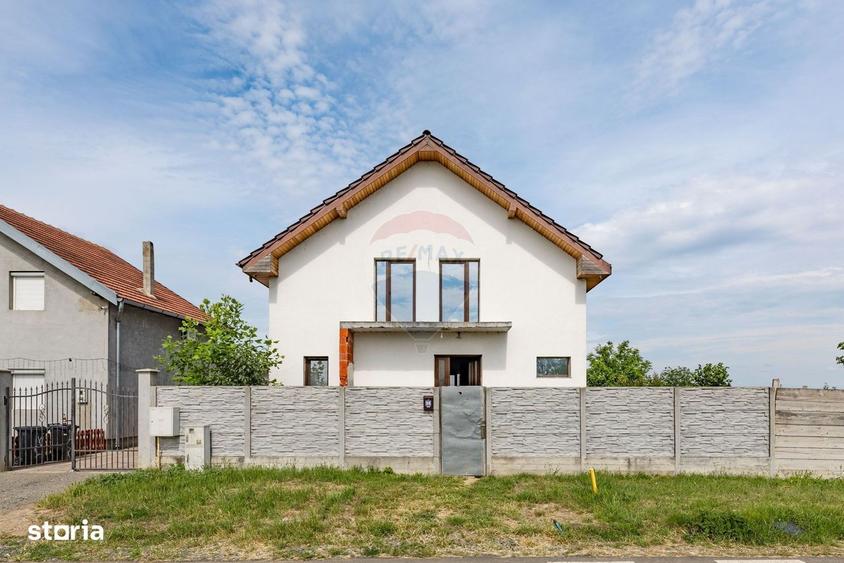 Casă cu 4 camere cu Teren 620 Mp în Macea
