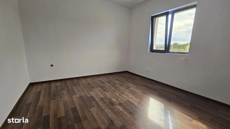 Casă cu 3 camere cu Teren 420 Mp în Holboca