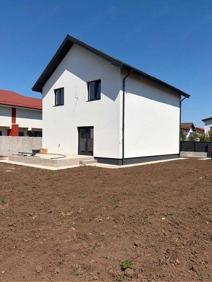 Casă cu 4 camere cu Teren 539 Mp în Central