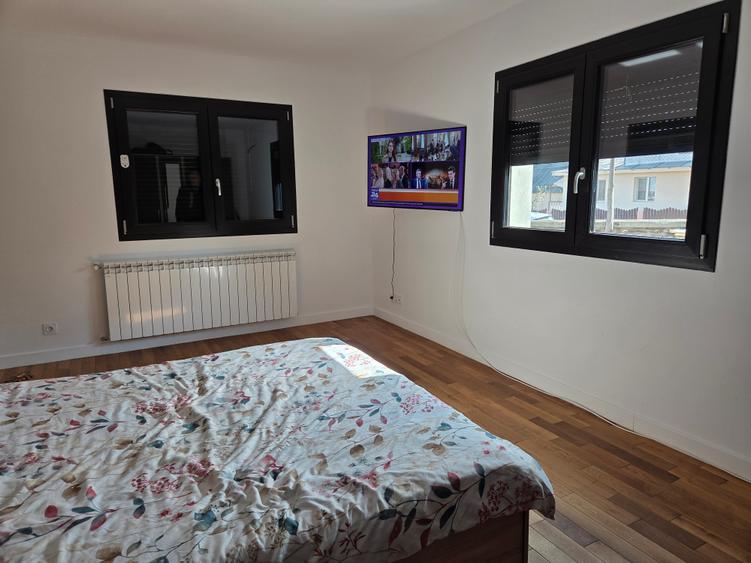 Casă individuală cu 5 camere cu Teren 2867 Mp în Exterior Vest