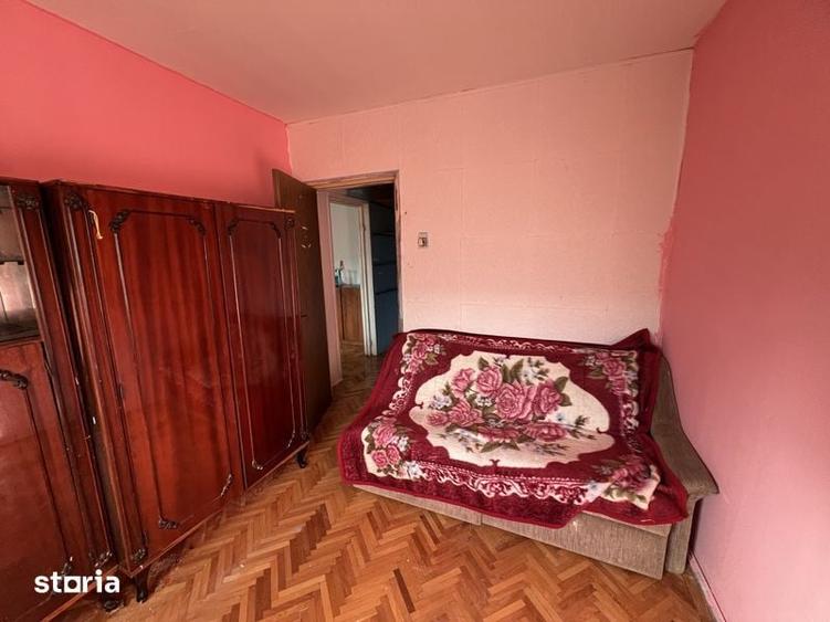 Apartament cu 3 camere semidecomandat în Central