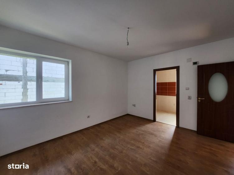 Casă cu 4 camere în Ștefănești