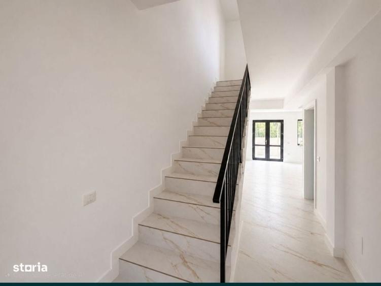 Casă cu 4 camere în Central