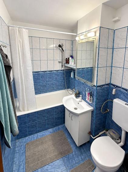 Apartament cu 3 camere decomandat, mobilat în Dâmbovița