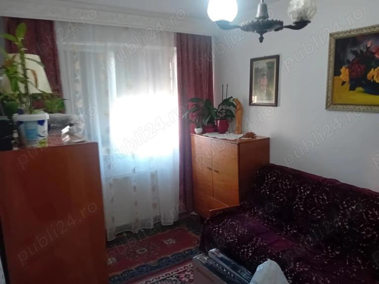 Apartament cu 3 camere decomandat în Mărăței