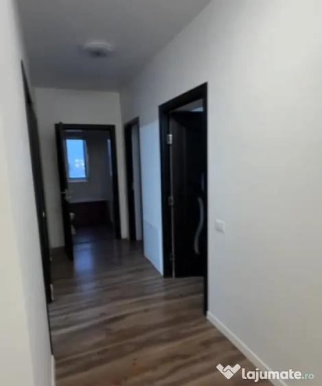 Casă cu 7 camere cu Teren 600 Mp în Central