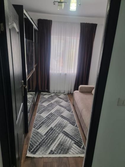 Apartament cu 3 camere decomandat, mobilat în Putna