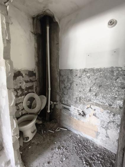 Apartament cu 3 camere decomandat în Anda