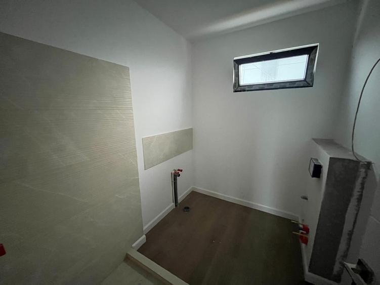 Casă individuală cu 5 camere cu Teren 340 Mp în Poiana