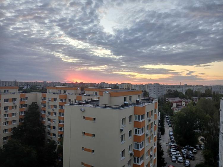 Garsonieră decomandată în Titan
