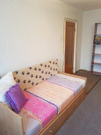 Apartament cu 3 camere semidecomandat în Drumul Taberei