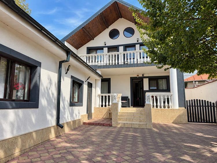 Casă individuală cu 7 camere cu Canalizare în Pantelimon
