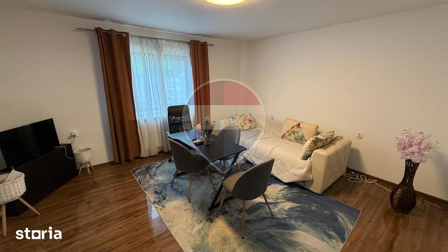 Casă cu 6 camere cu Teren 6257 Mp în Bolotești