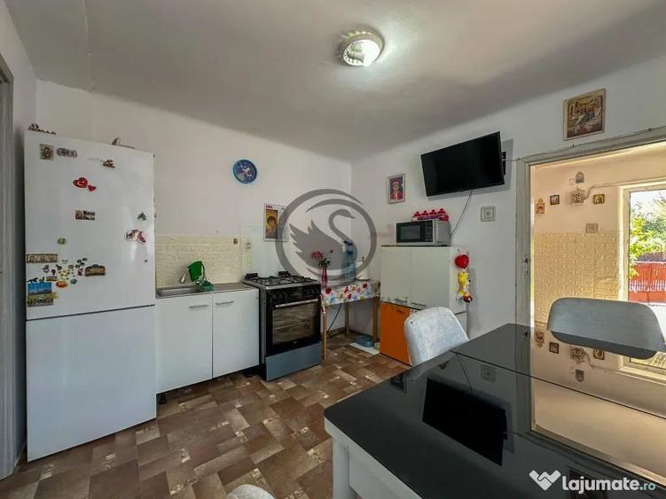 Casă cu 2 camere cu Teren 557 Mp în Gorgota