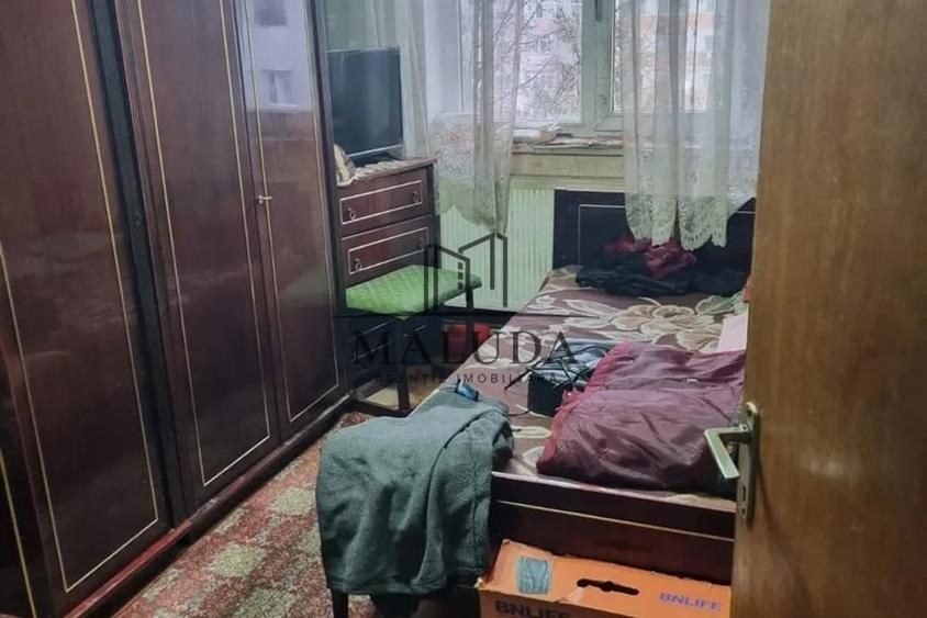 Apartament cu 4 camere semidecomandat în Trivale