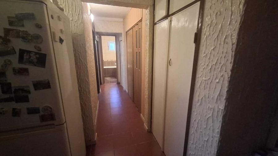 Apartament cu 3 camere decomandat în Românești