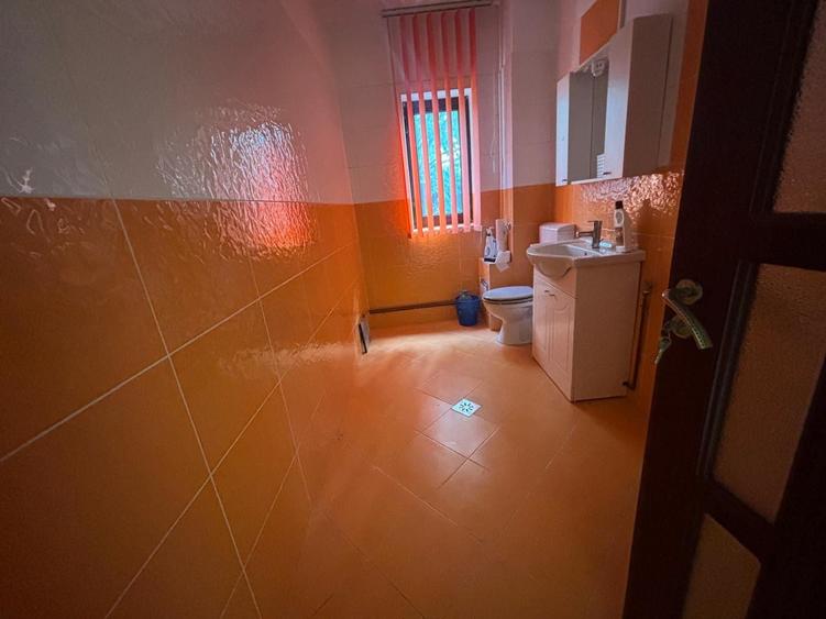 Casă individuală cu 5 camere cu Garaj în Breazu