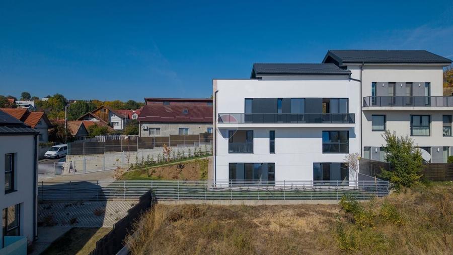 Casă cu 5 camere cu Teren 492 Mp în Dâmbul Rotund