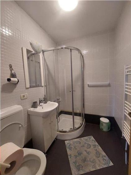 Casă individuală cu 10 camere cu Canalizare în Poltur