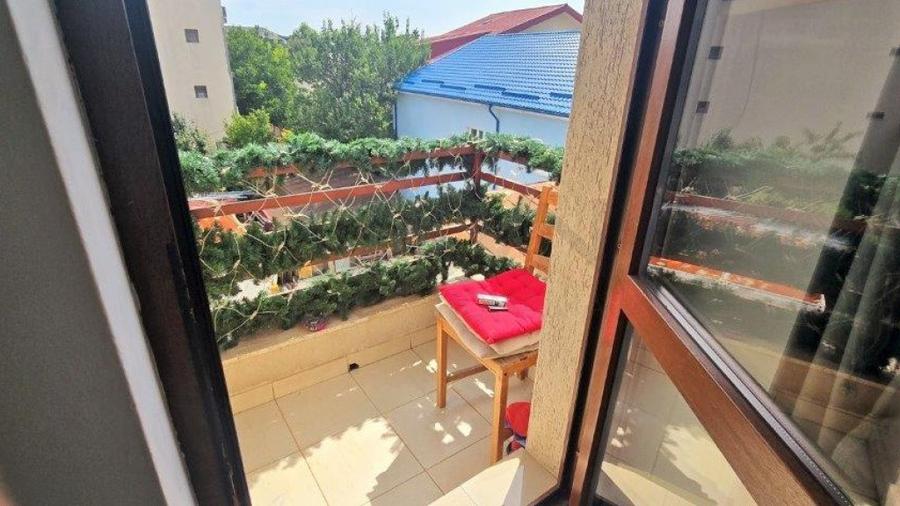 Apartament cu 3 camere decomandat în Jiului
