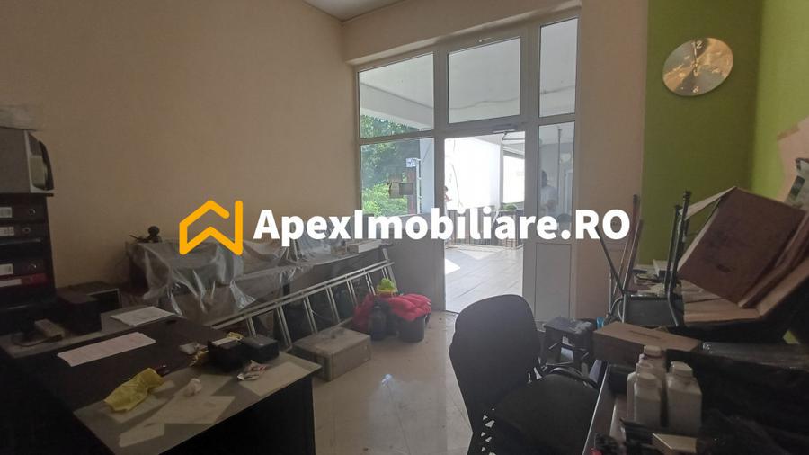 Spațiu comercial, de 30 mp, în Titan