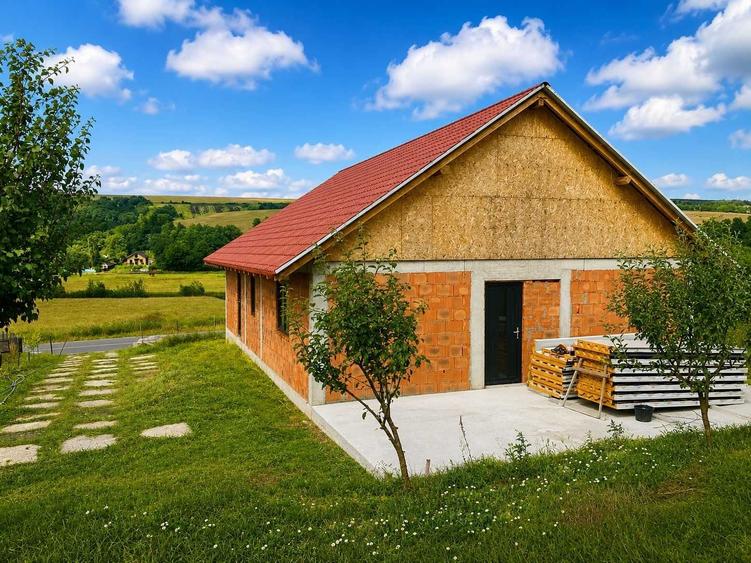 Casă cu 4 camere în Zăpodeni