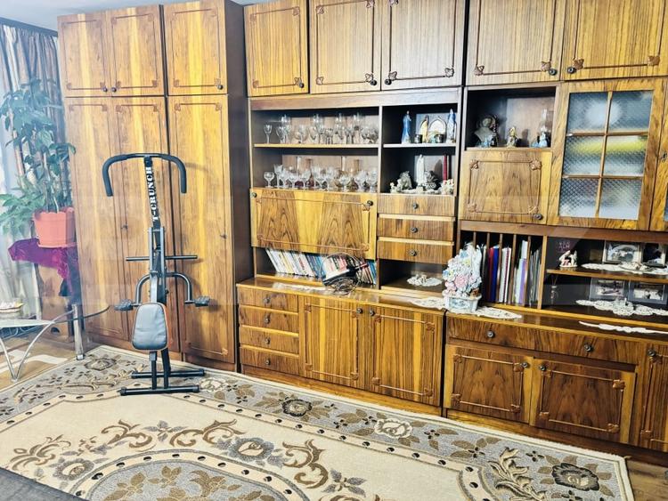 Apartament cu 4 camere decomandat, mobilat în Exterior Vest