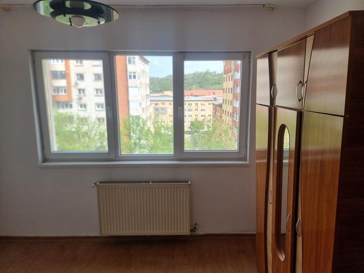 Apartament cu 2 camere semidecomandat în Dumbrăvița