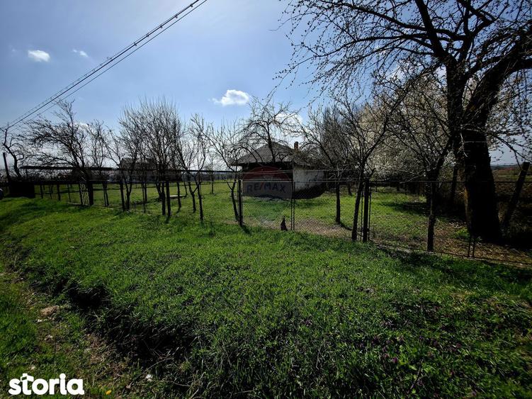 Spațiu comercial, de 400 mp, în Girov