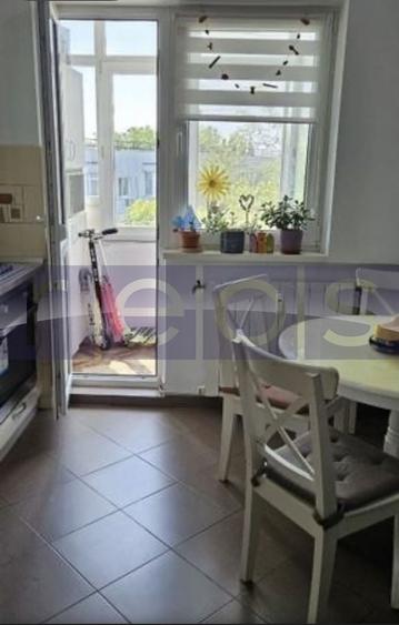 Apartament cu 3 camere semidecomandat în Dristor