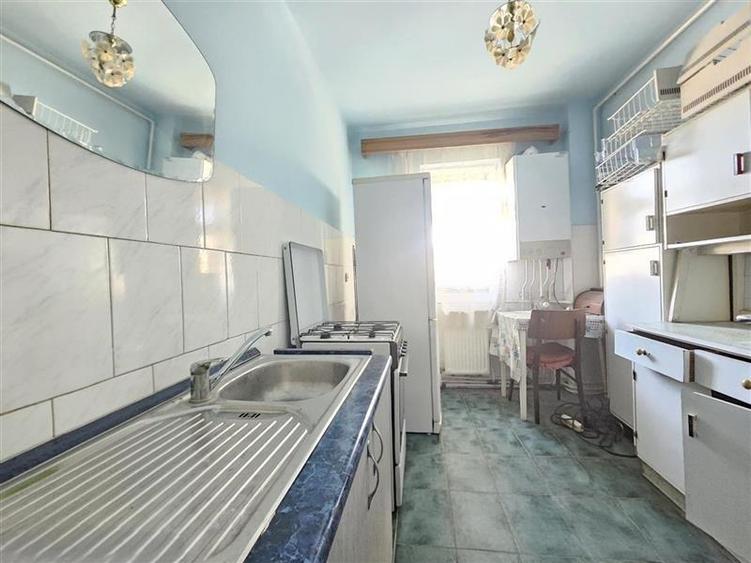 Apartament cu 3 camere decomandat în Central
