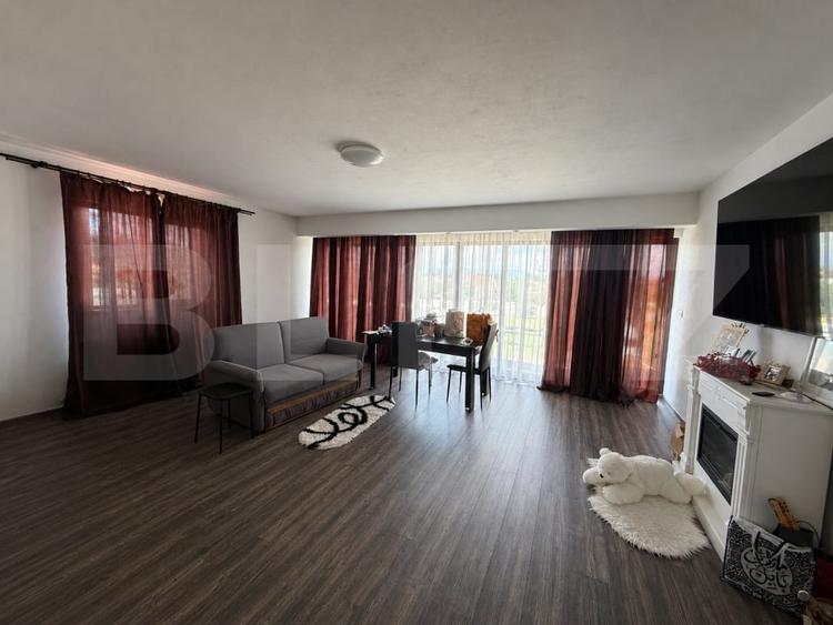 Casă individuală cu 8 camere cu Teren 3000 Mp în Exterior Sud