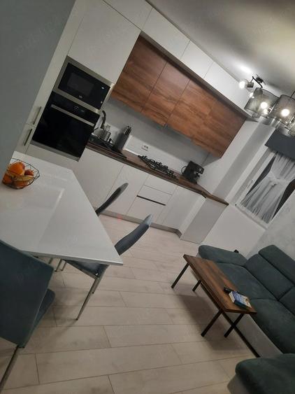 Apartament cu 3 camere decomandat în Giroc