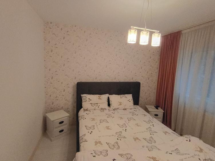 Apartament cu 3 camere decomandat în Exterior Vest