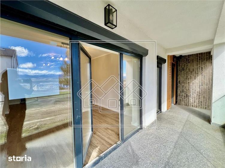 Apartament cu 3 camere decomandat în Cristian