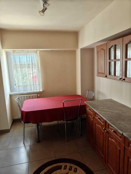 Apartament cu 4 camere decomandat în Central