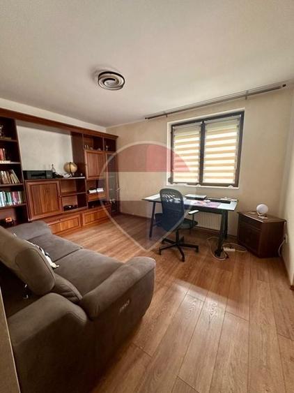Casă individuală cu 8 camere cu Teren 3000 Mp în Burdujeni