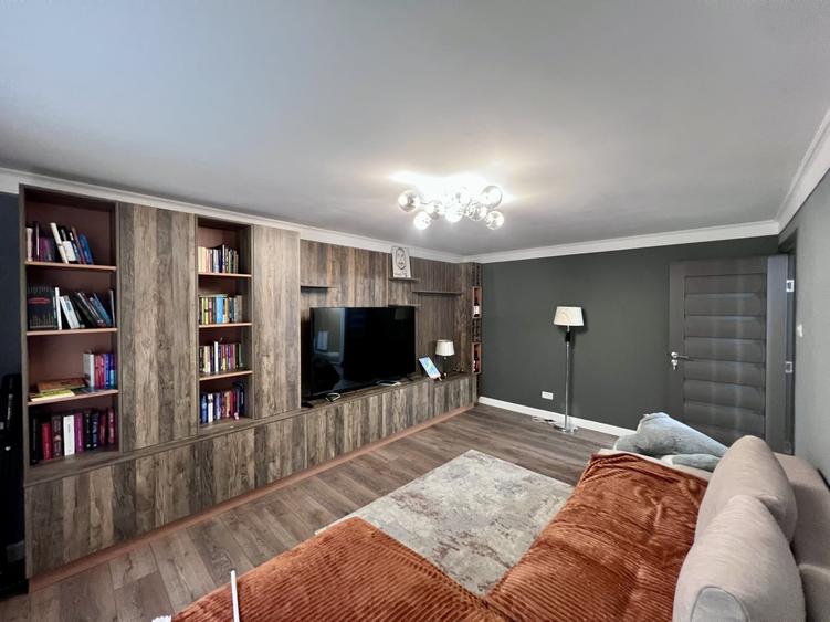 Apartament cu 3 camere decomandat, mobilat în Dâmbovița