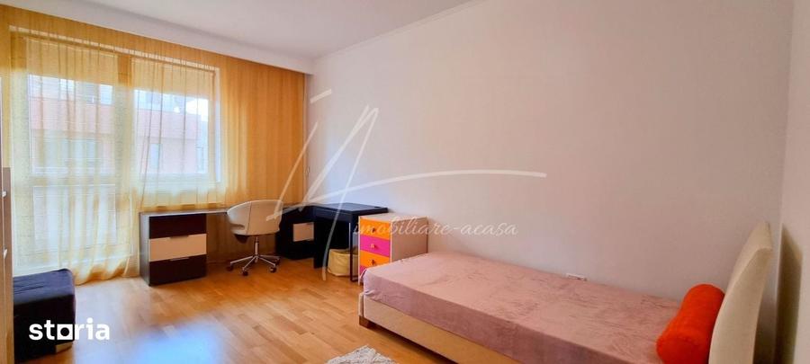Apartament cu 3 camere semidecomandat în Băneasa