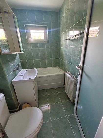 Apartament cu 3 camere semidecomandat, mobilat în Păcurari