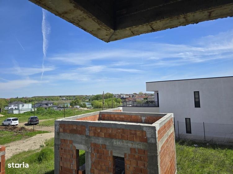 Casă cu 4 camere în Ostratu